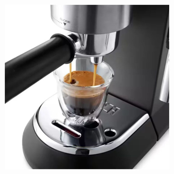 Vue latérale de la machine à café De’Longhi Dedica