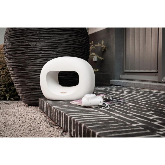Détail de la grille en aluminium de l’enceinte ArtSound KURVBTW